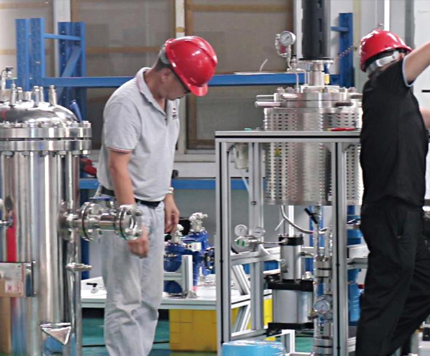 霍桐儀器中試連續(xù)高壓反應(yīng)釜成套裝置生產(chǎn)場(chǎng)景